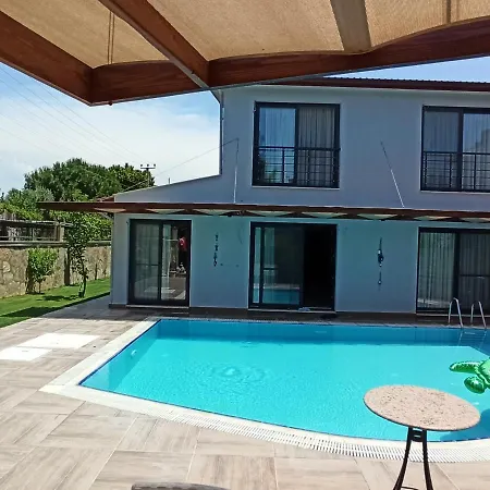 Talia * 库萨达斯