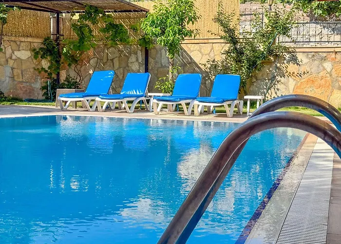 Talia Βίλα Κουσάντασι